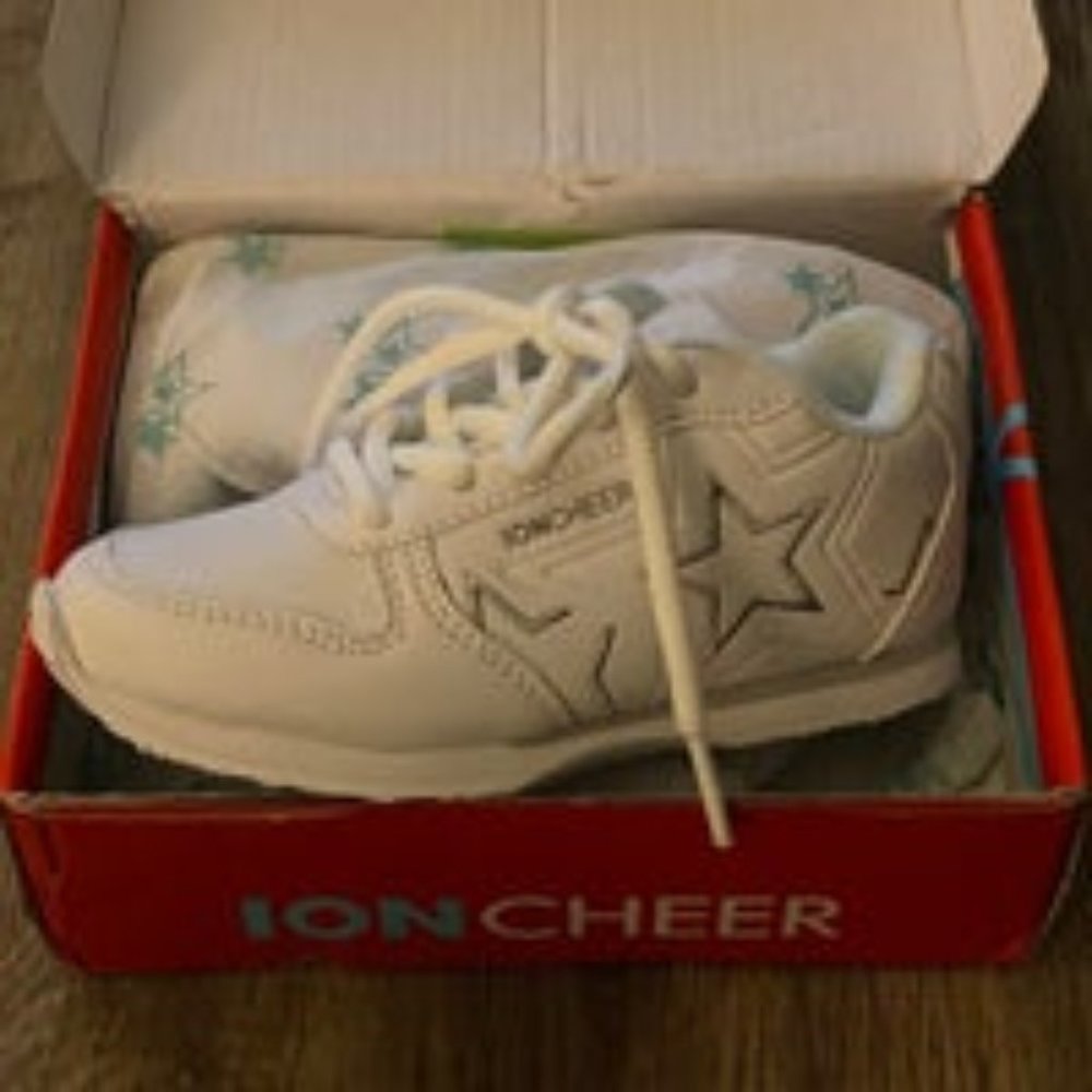 Ion cheer shoes
